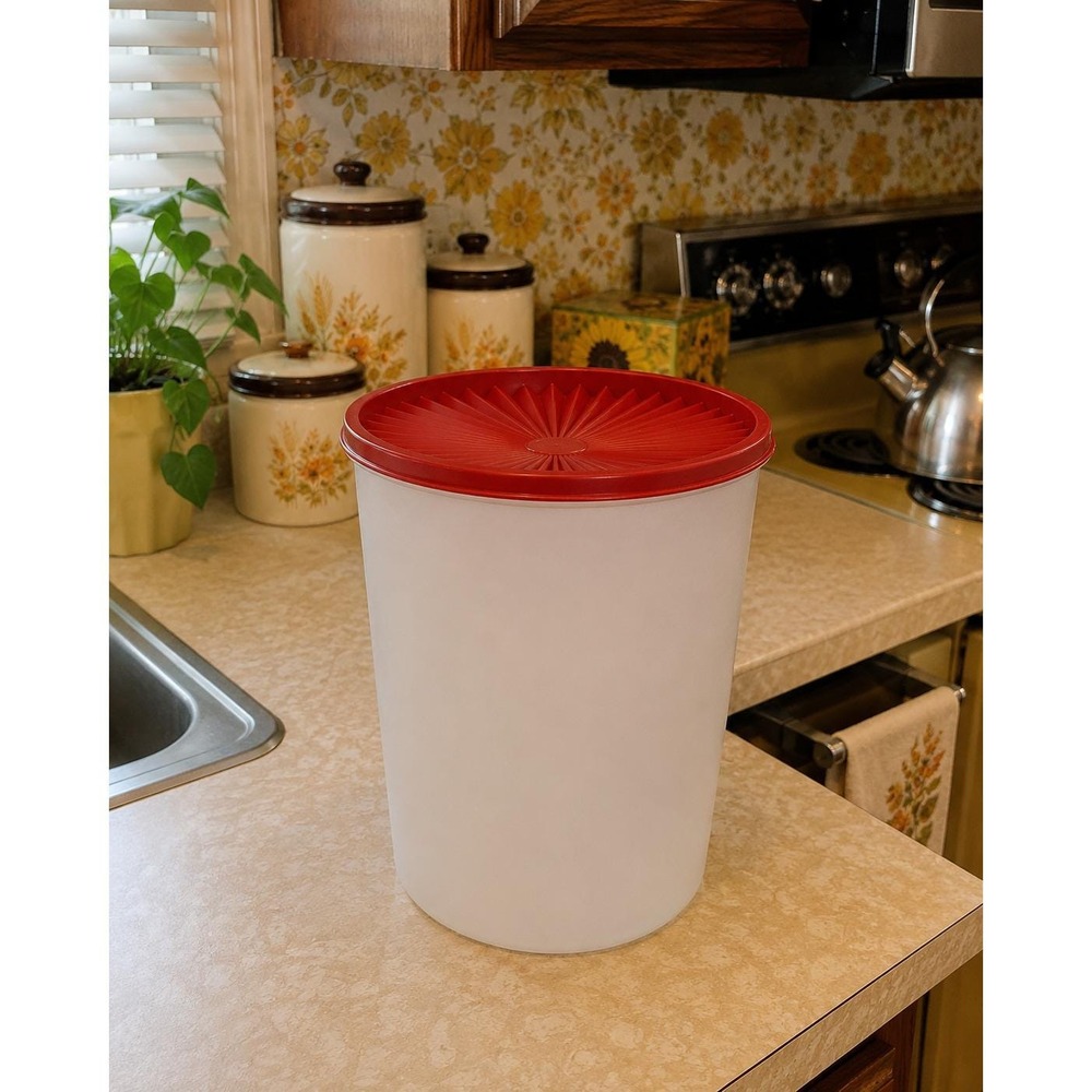 VTG Tupperware 17 Cup Decorator Canister Storage #805 w/ Red Servalier Lid #806